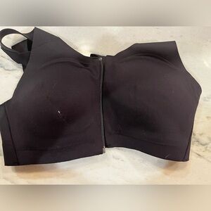Lululemon Criss-Cross Front Zipper Sports Bra size 34 C (discontinued)
